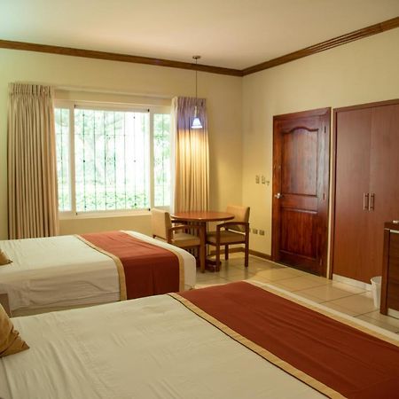 Pato Canales Hotel & Resort San Luis Exterior photo