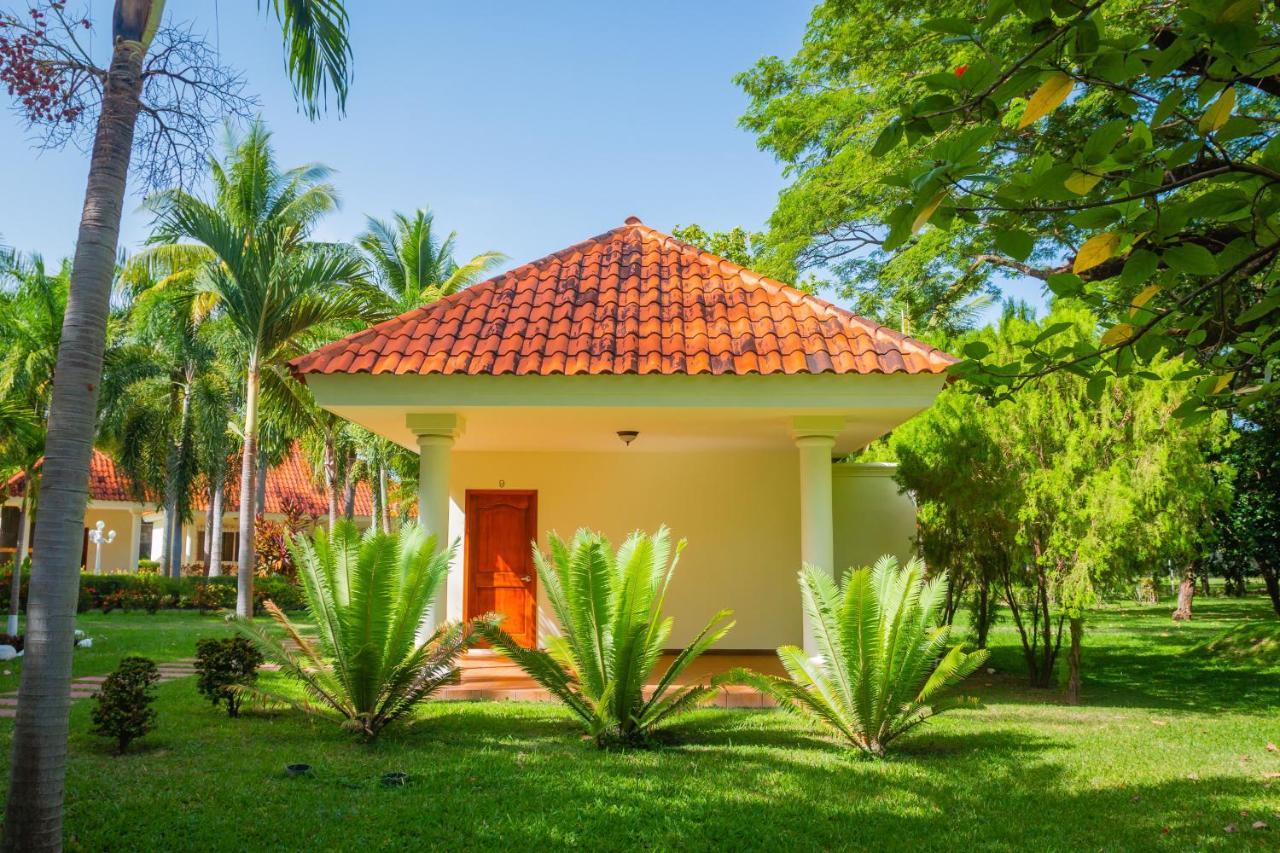 Pato Canales Hotel & Resort San Luis Exterior photo